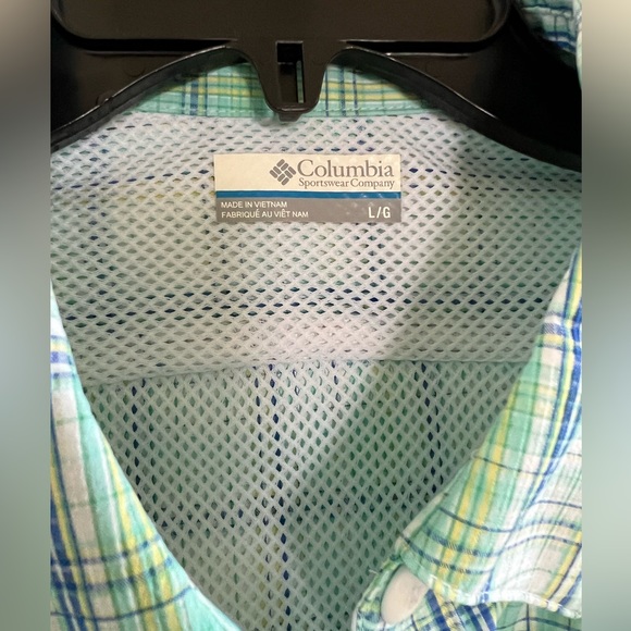 Columbia women’s hiking long sleeve shirt, size Large but can fit a medium. - Picture 2 of 8